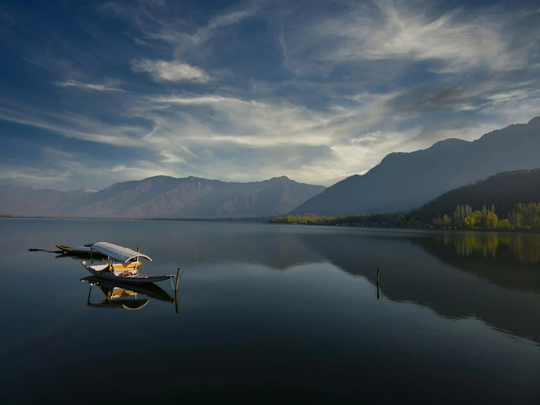 Serene Srinagar hero image